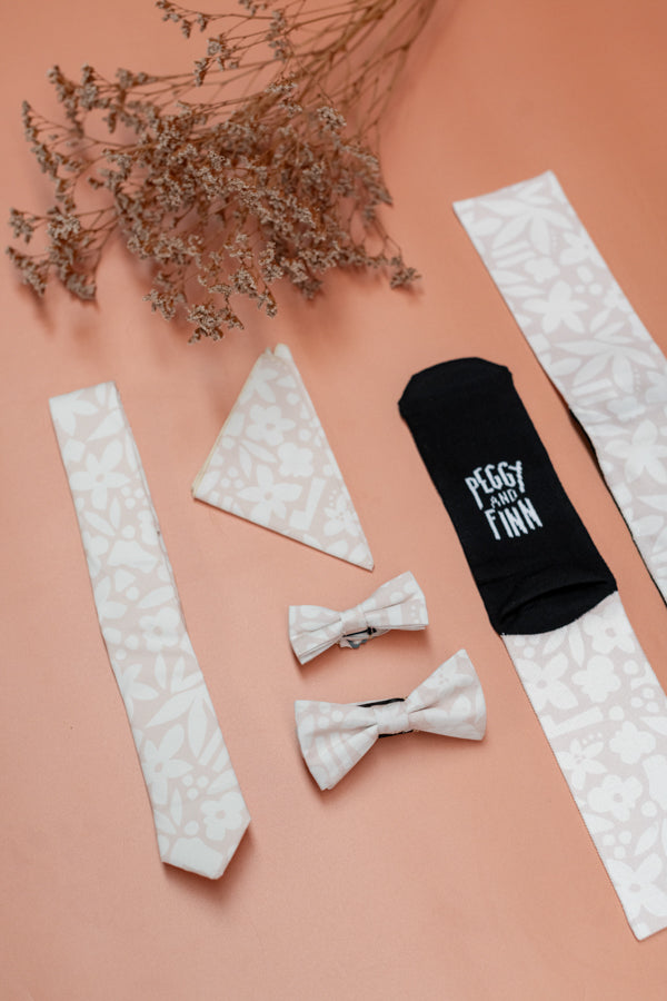 Explore our 'Cut Out Flowers' collection, featuring a range of accessories with minimalist floral designs in subtle earth tones, perfect for adding a sophisticated botanical touch to any wardrobe